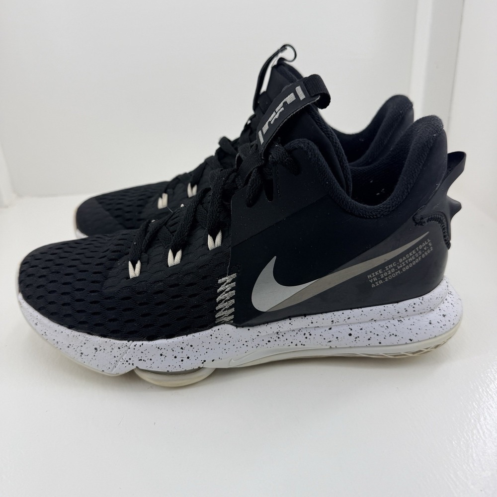 Nike LeBron Witness 5 Mens 10.5 Black Silver Basketball Shoes CQ9380-001 2020